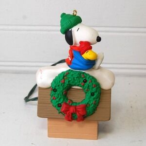 Snoopy ornament 1992 Hallmark Peanuts Characters Vintage Holiday Light up Decor